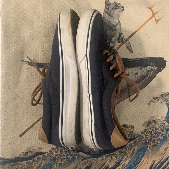 Vans - Picture 2 of 4